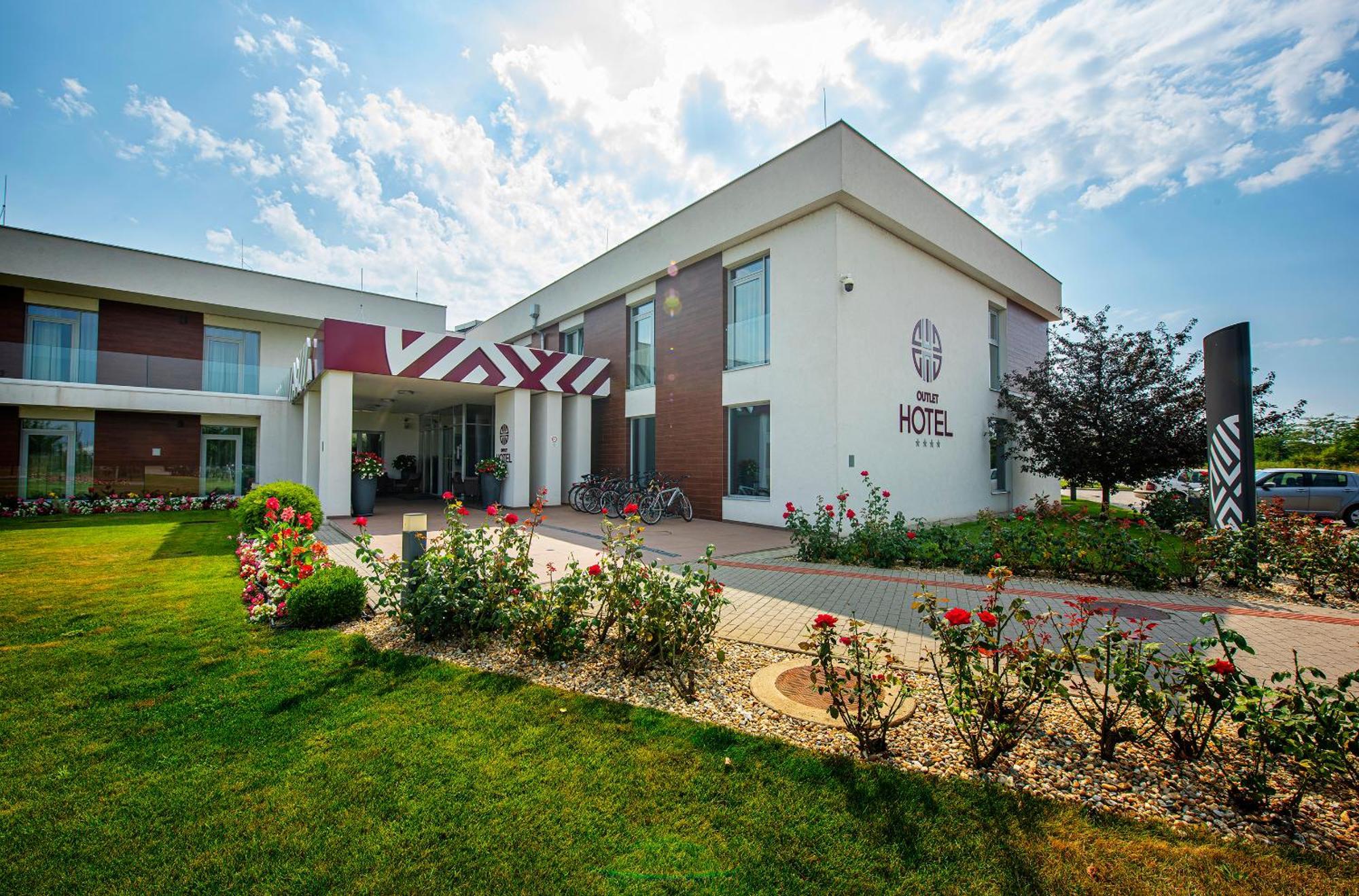 Outlet Hotel Polgár Dış mekan fotoğraf