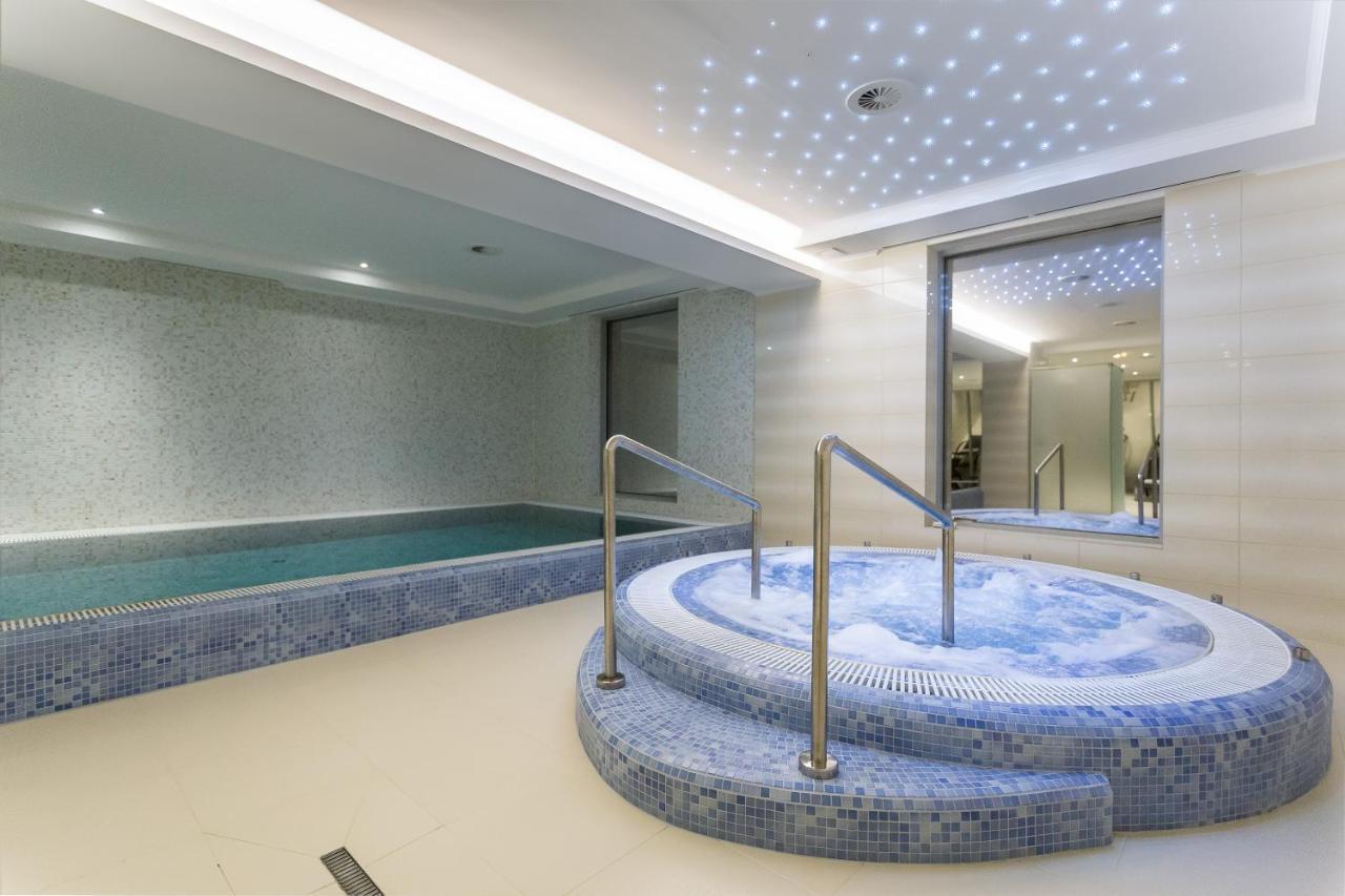 Outlet Hotel Polgár Dış mekan fotoğraf